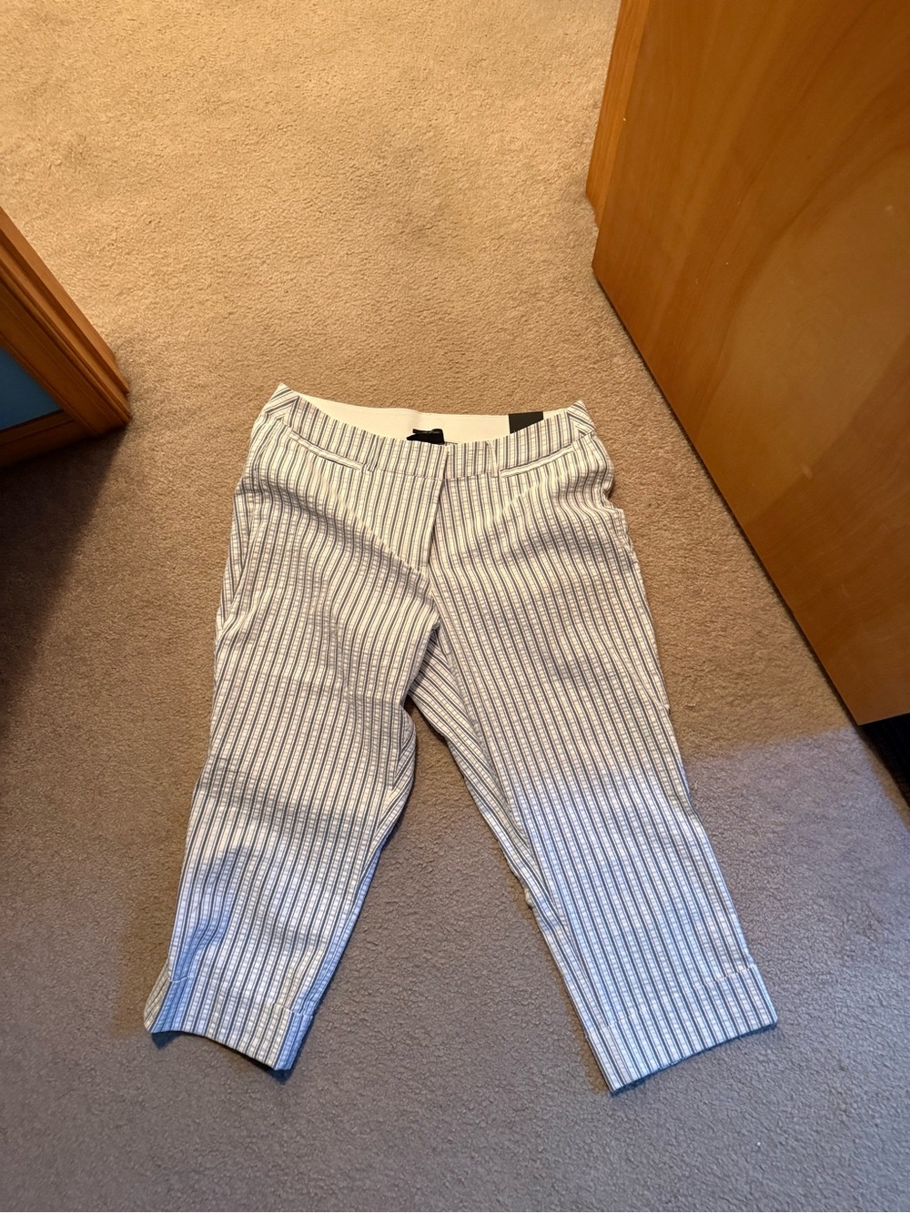 Woman’s Capris White and blue/gray Striped